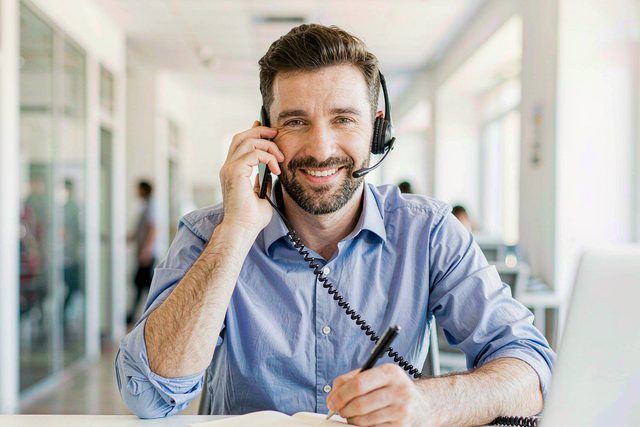 Home Advisor taking notes on a discovery call